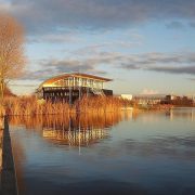 Architectonisch ontwerp Clubgebouw Zeilvereniging, perspectief aan de plas